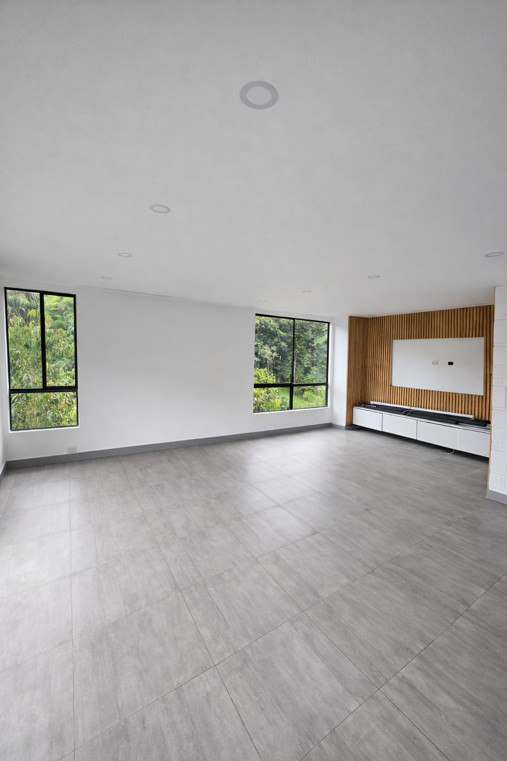 amplio-salon-moderno-bien-ilu_imado