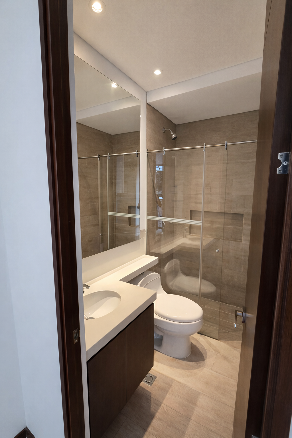 Baño-moderno-con-detalles-contemporáneos