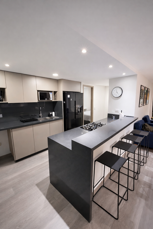 cocina-abierta-apartamento-calle-10-el-poblado